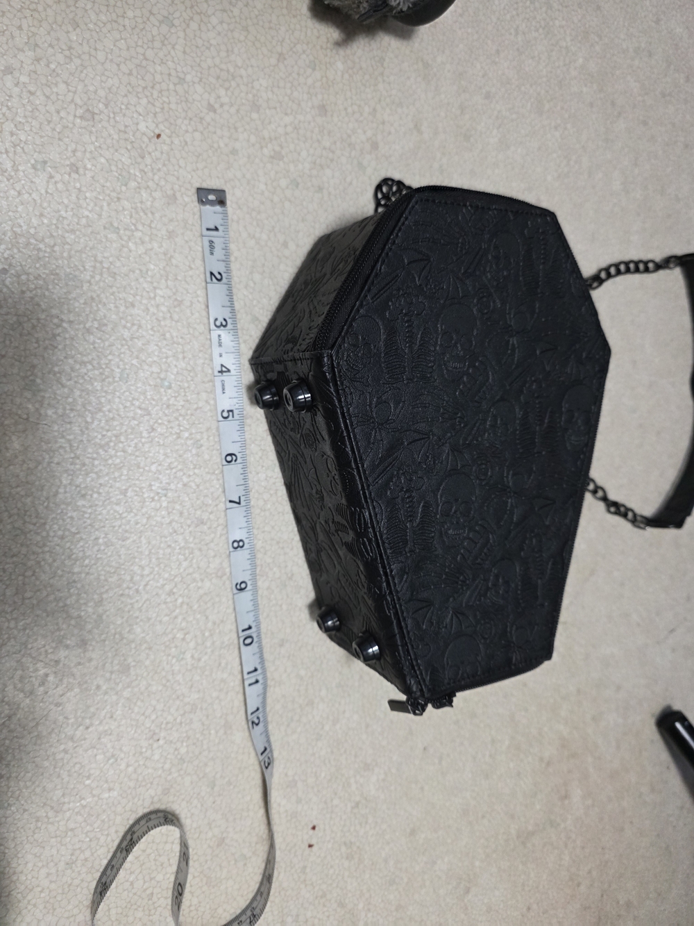 Kreepsville 666- Black Coffin-Shaped Crossbody Bag with Chain Strap - Picture 10 of 11